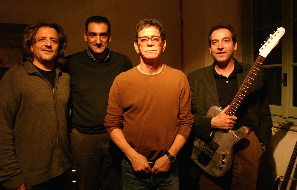In foto i tre imprenditori di Noah Guitars con Lou Reed. Da sinistra Renato Ruatti, Giovanni Melis e Mauro Moia. Foto di Guido Harari