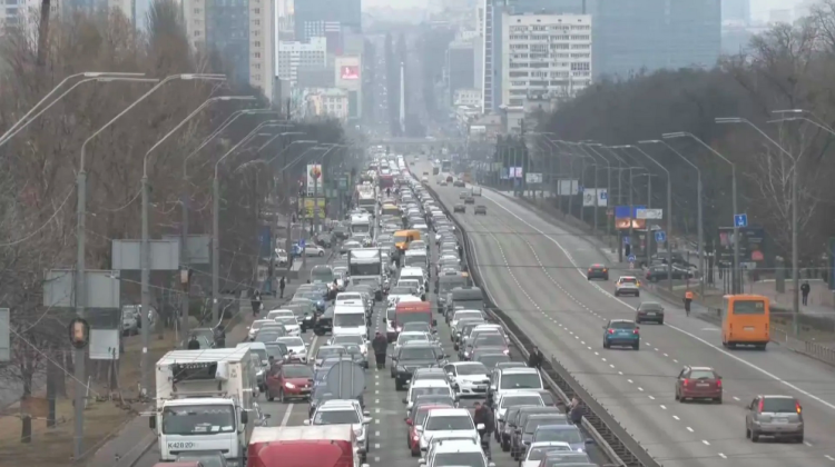 Cittadini ucraini in fuga da Kiev, febbraio 2022. Fonte: Worldstockmarket.net