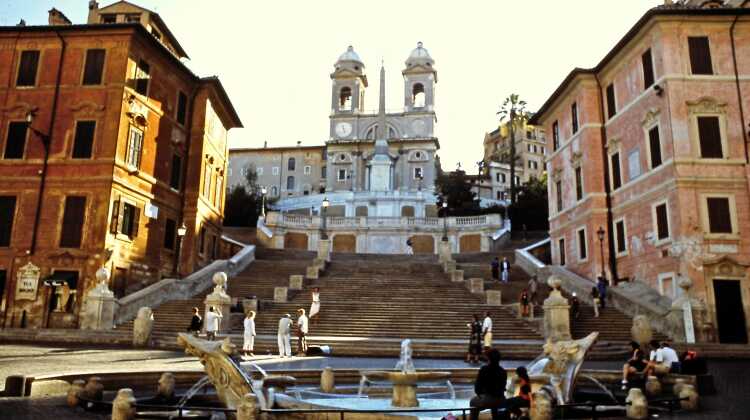 Trinita'-dei-Monti-&-scalinata-di-Piazza-di-Spagna