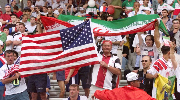 Tifosi di Iran e Stati Uniti ai Mondiali di Francia 1998 (CNN)