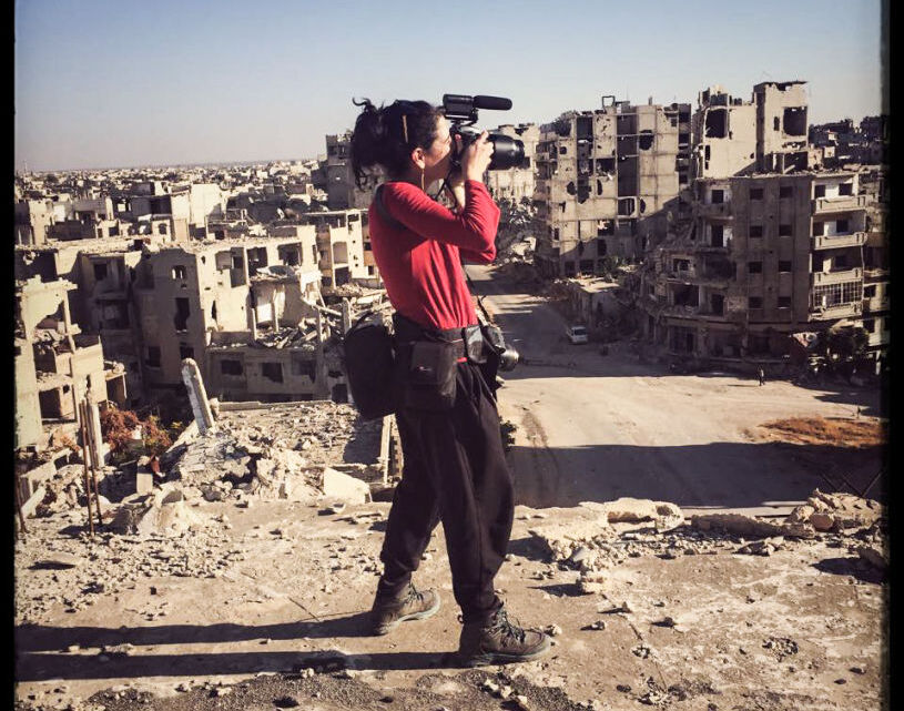 4-4-adulta-natalia-sancha-en-el-terreno-homs-siria-febrero-2018-por-soldado-desconocido-815x815