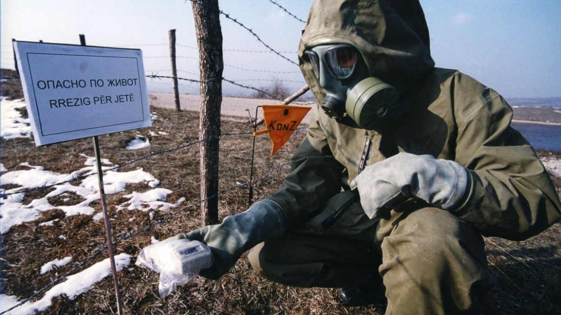 28est3f01-2001-uranio-impoverito-serbia-foto-livio-senigalliesi