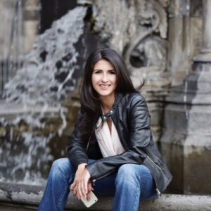 Serap Güler, figlia di immigrati turchi e sottosegretario di Stato per l’integrazione presso il Ministero per l’infanzia, la famiglia, i rifugiati e l’integrazione del Nord Reno-Westfalia