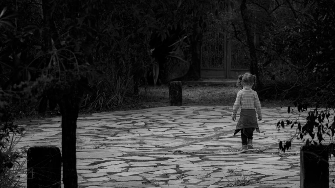 pexels-lucaspezeta-6817304