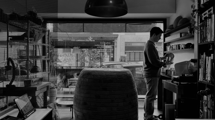 Vetrina di Tone con Giovanni